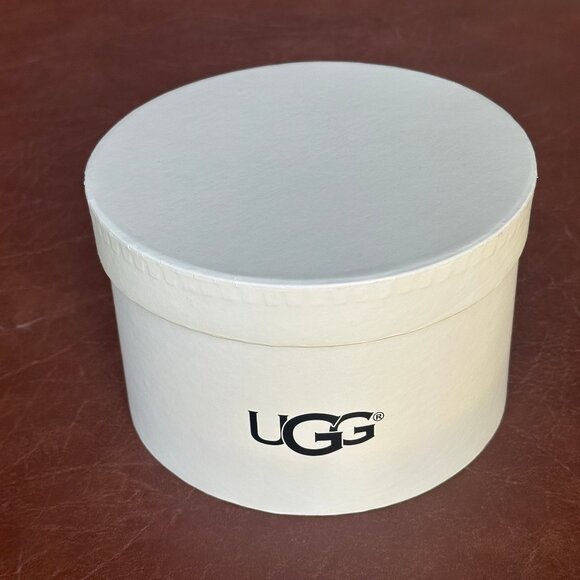 UGG Earmuffs Black Sheepskin Original Box Included NEW! - Picture 6 of 10